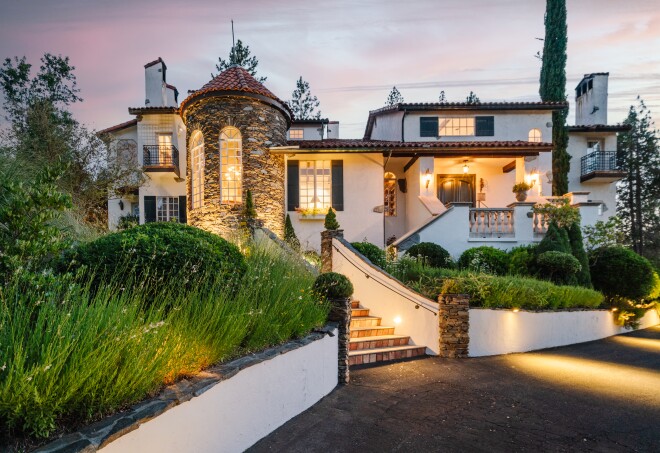 The dreamy Chateau du Sureau is just down the road from Yosemite National Park. 